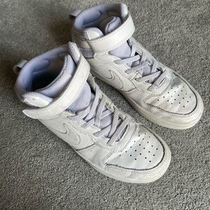 Little boys Nike white sneakers